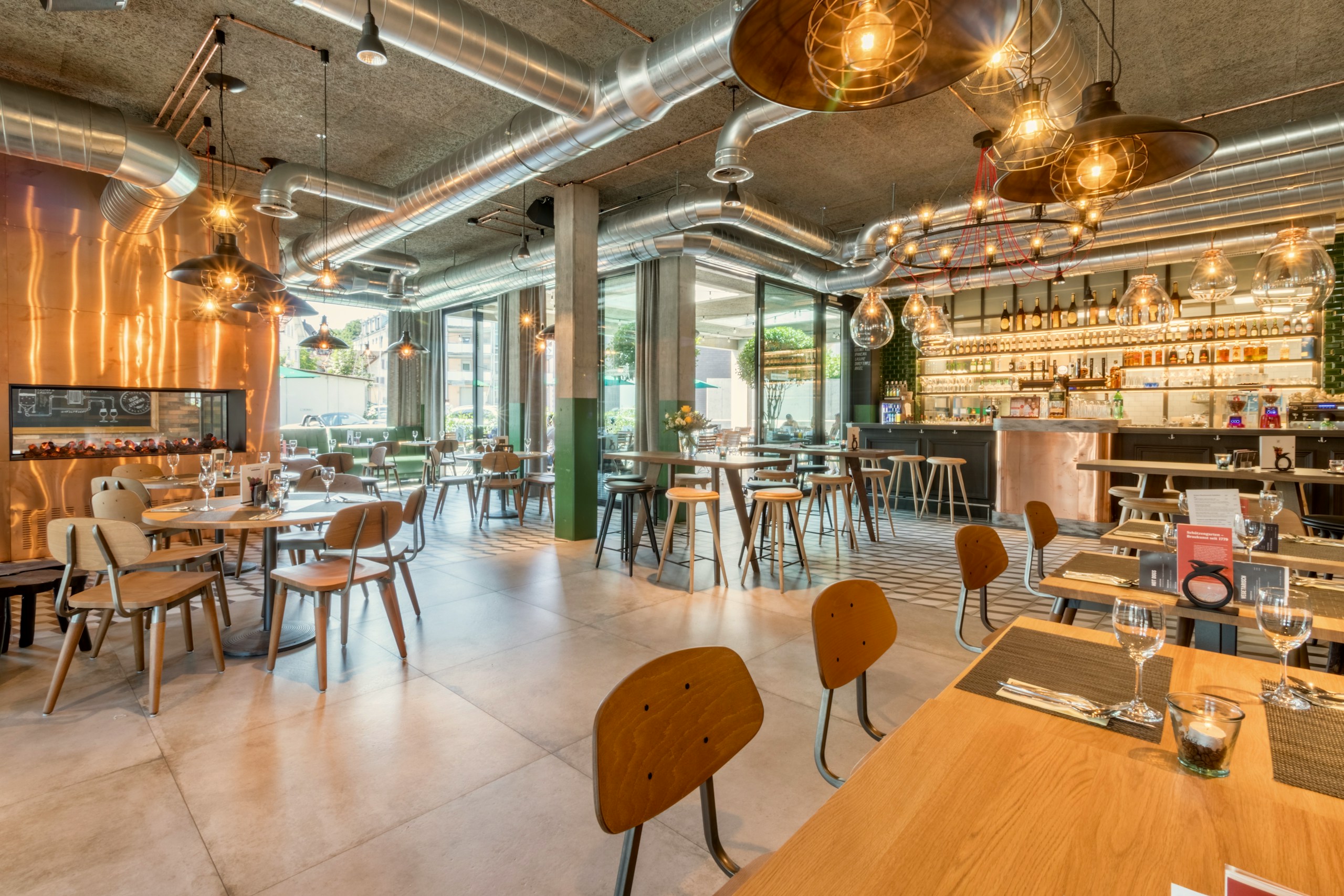 Madera maciza en cafetería Madera maciza en una cafetería comercial